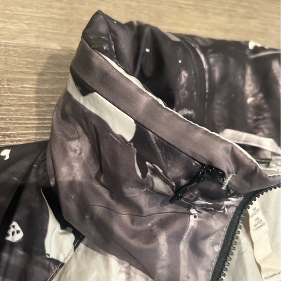 Lululemon Miss Misty Jacket II ( wind breaker ) - Picture 6 of 11